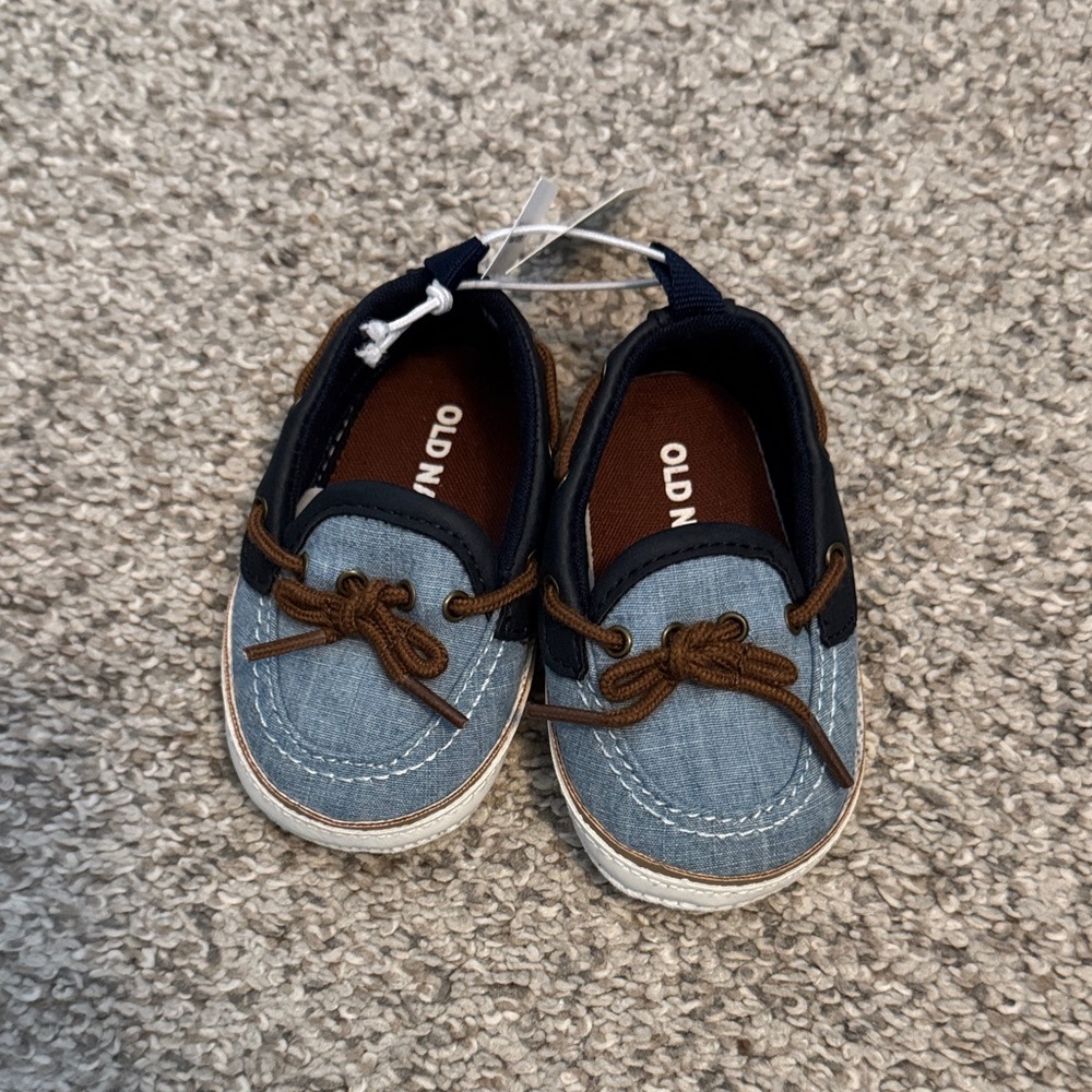 Old Navy Baby 3-6 Months Blue and Brown Boat Shoes NWT